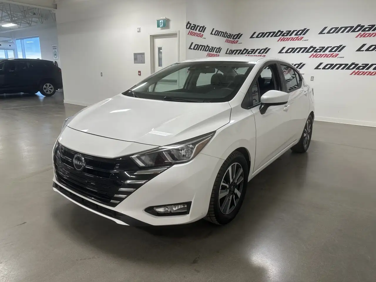 Nissan Versa снимка Nissan Versa