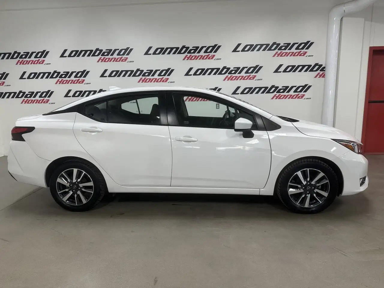 Nissan Versa снимка Nissan Versa