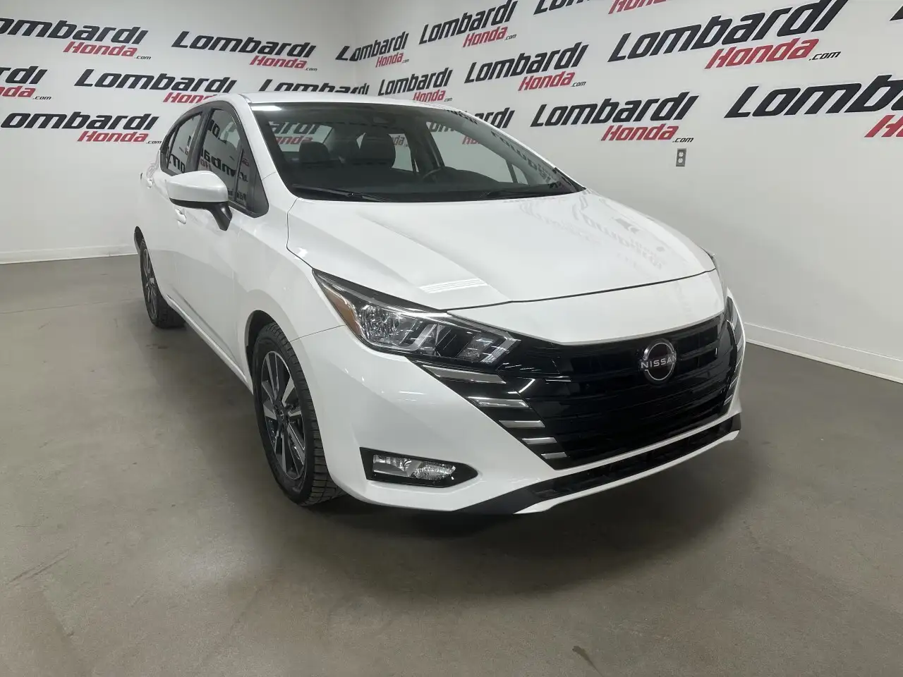 Nissan Versa снимка Nissan Versa