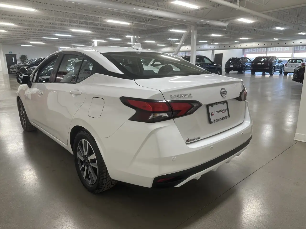Nissan Versa снимка Nissan Versa