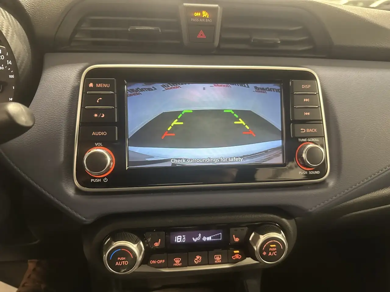 Nissan Versa снимка Nissan Versa