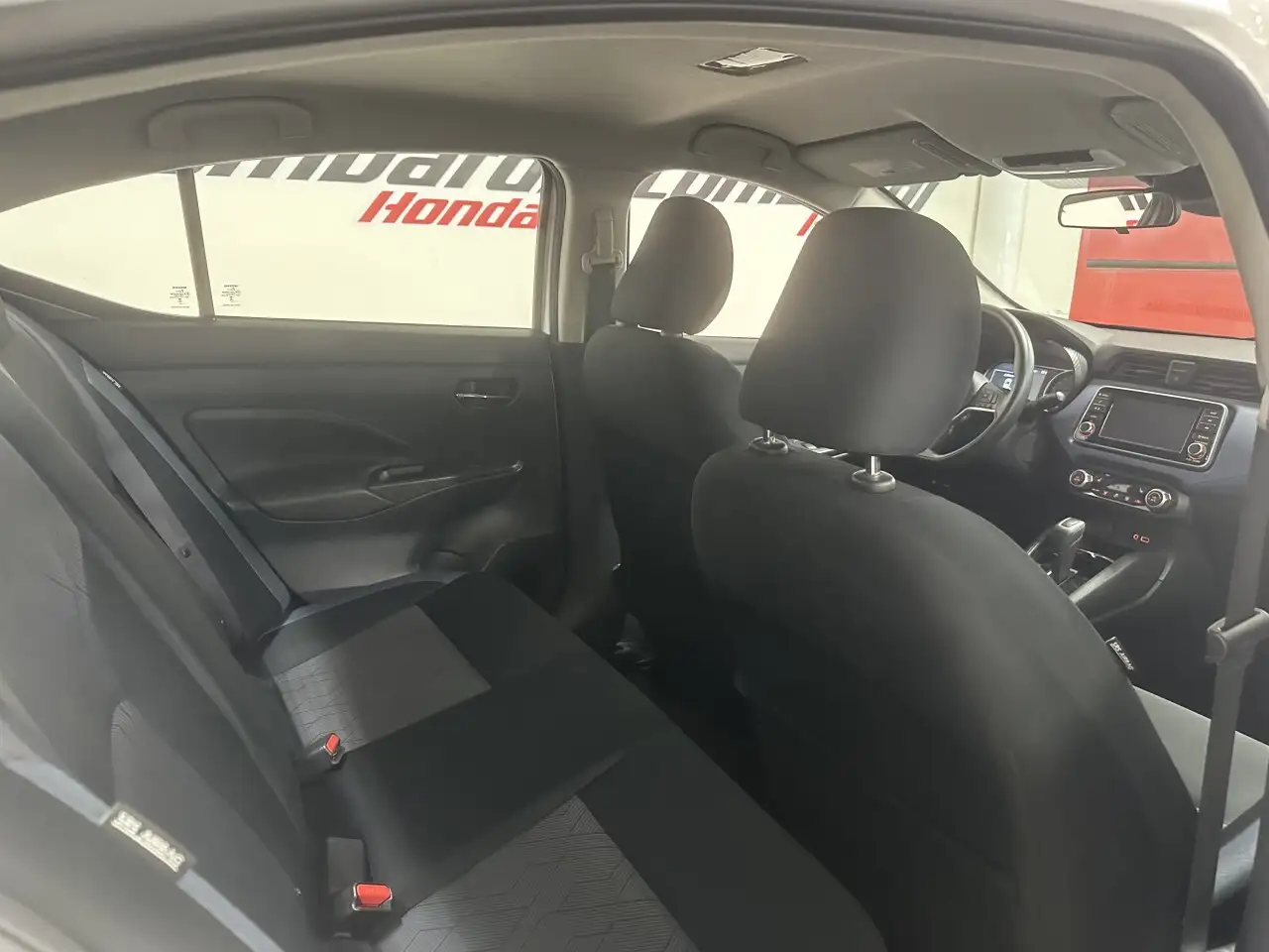 Nissan Versa снимка Nissan Versa