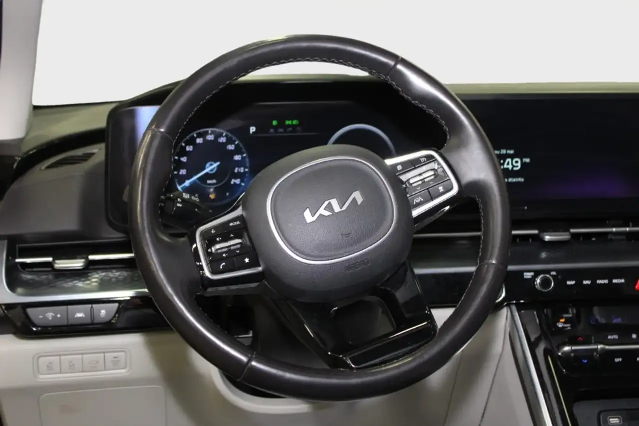 Kia Carnival снимка Kia Carnival