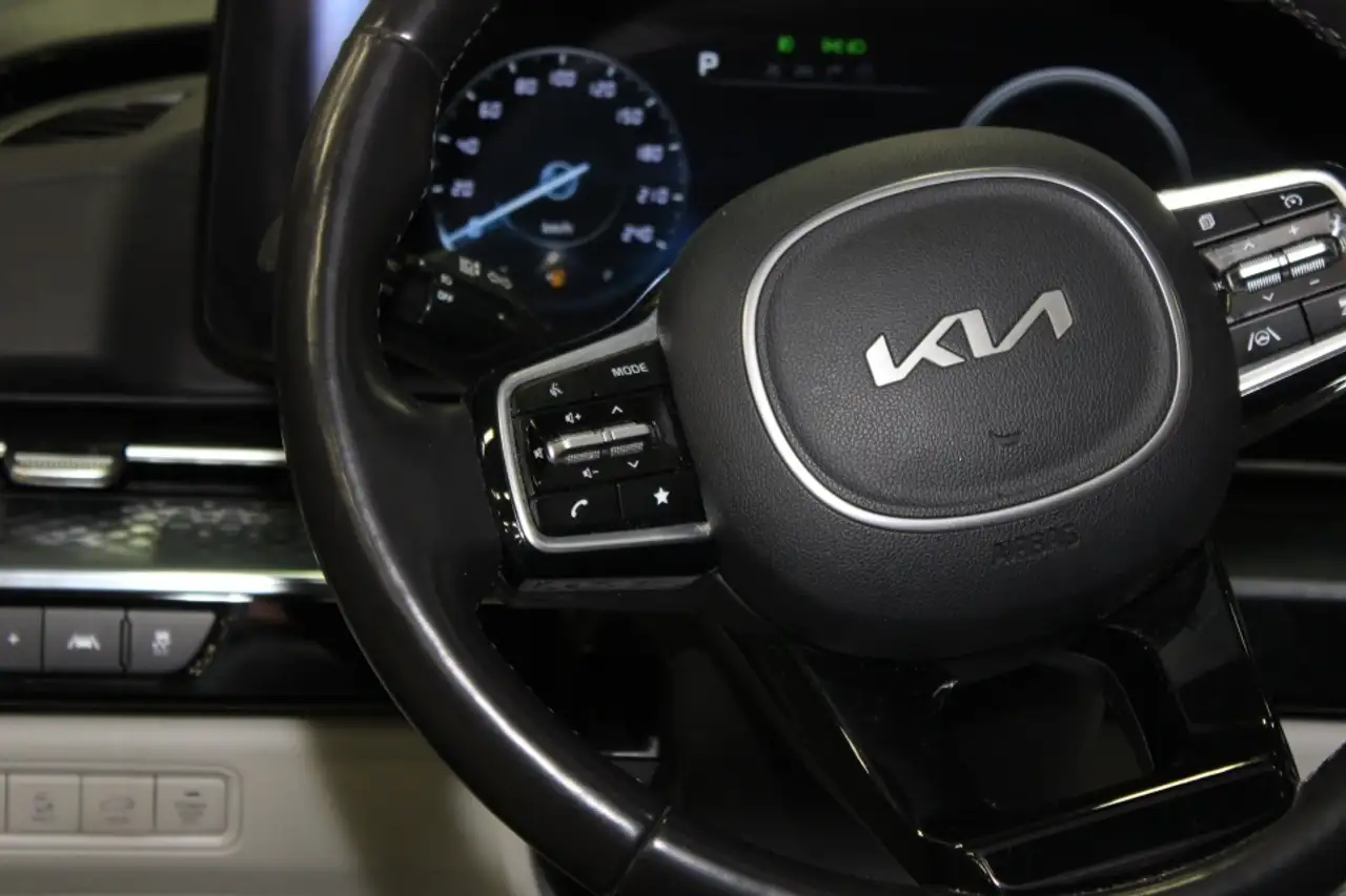 Kia Carnival снимка Kia Carnival