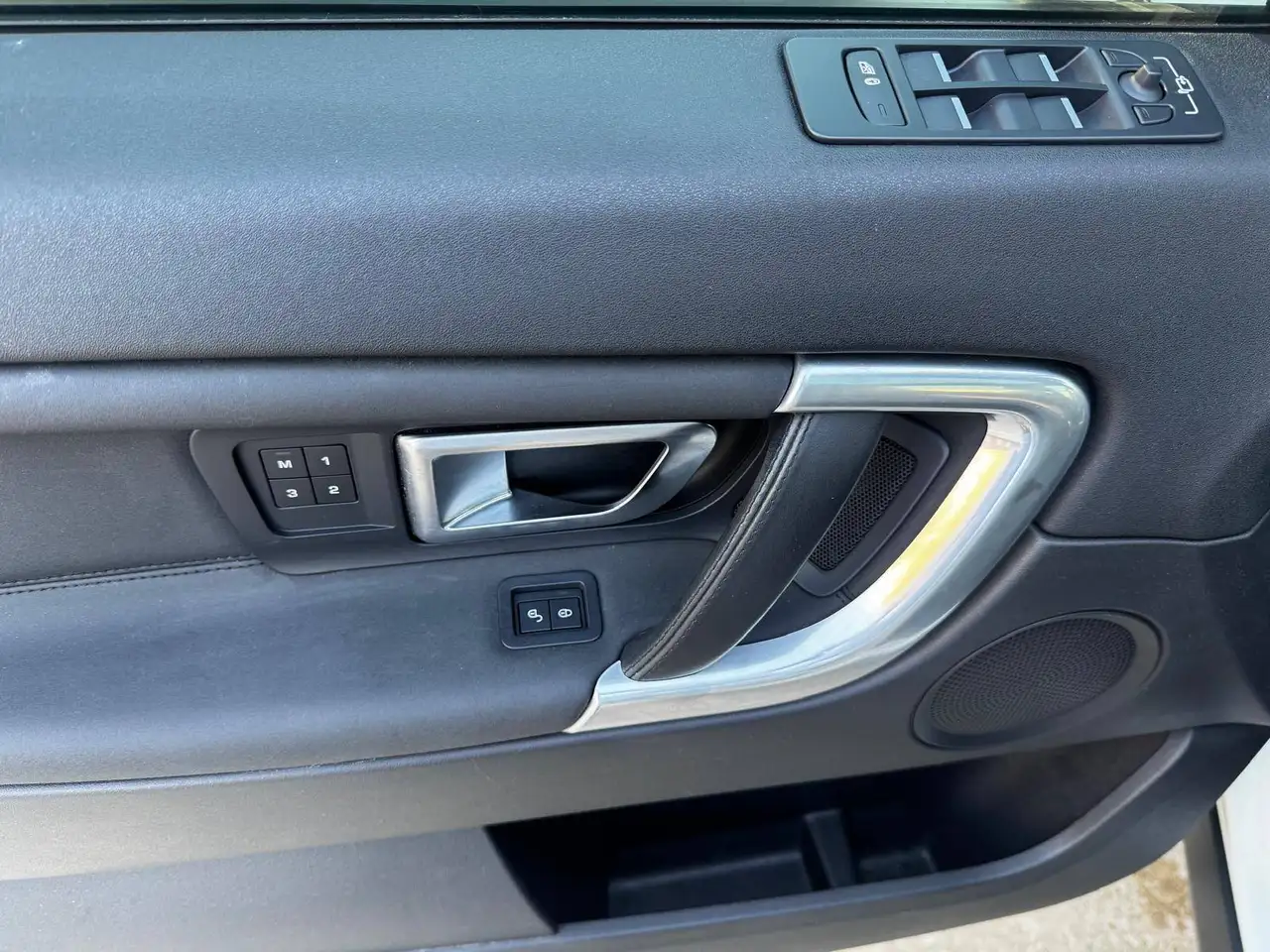 Land Rover Discovery Sport снимка Land Rover Discovery Sport