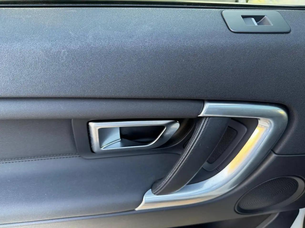 Land Rover Discovery Sport снимка Land Rover Discovery Sport