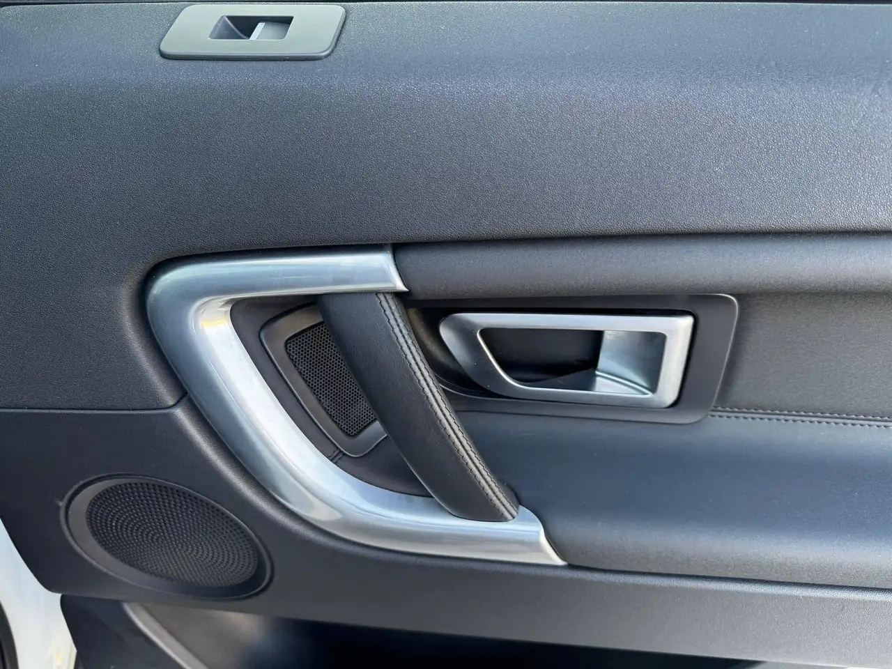 Land Rover Discovery Sport снимка Land Rover Discovery Sport