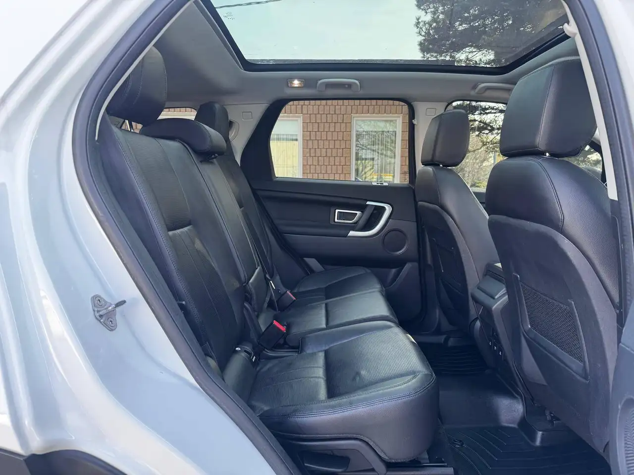 Land Rover Discovery Sport снимка Land Rover Discovery Sport