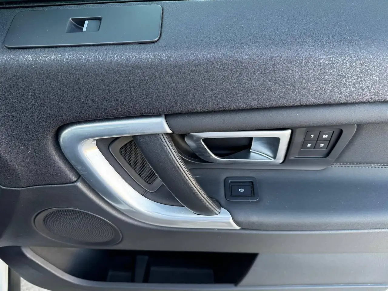 Land Rover Discovery Sport снимка Land Rover Discovery Sport