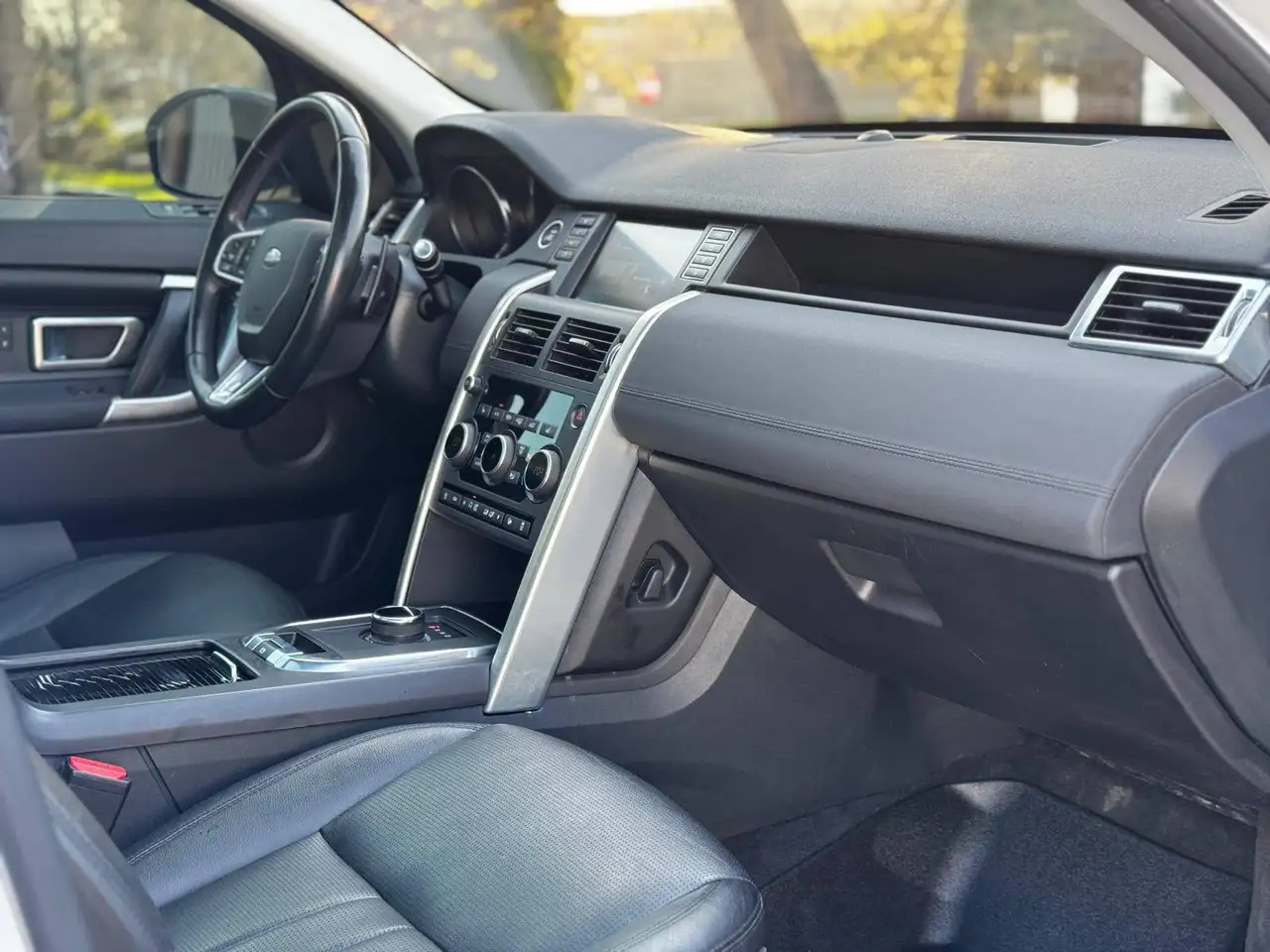 Land Rover Discovery Sport снимка Land Rover Discovery Sport
