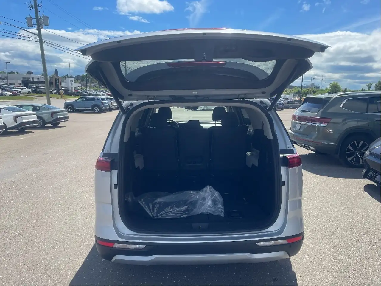 Kia Carnival снимка Kia Carnival
