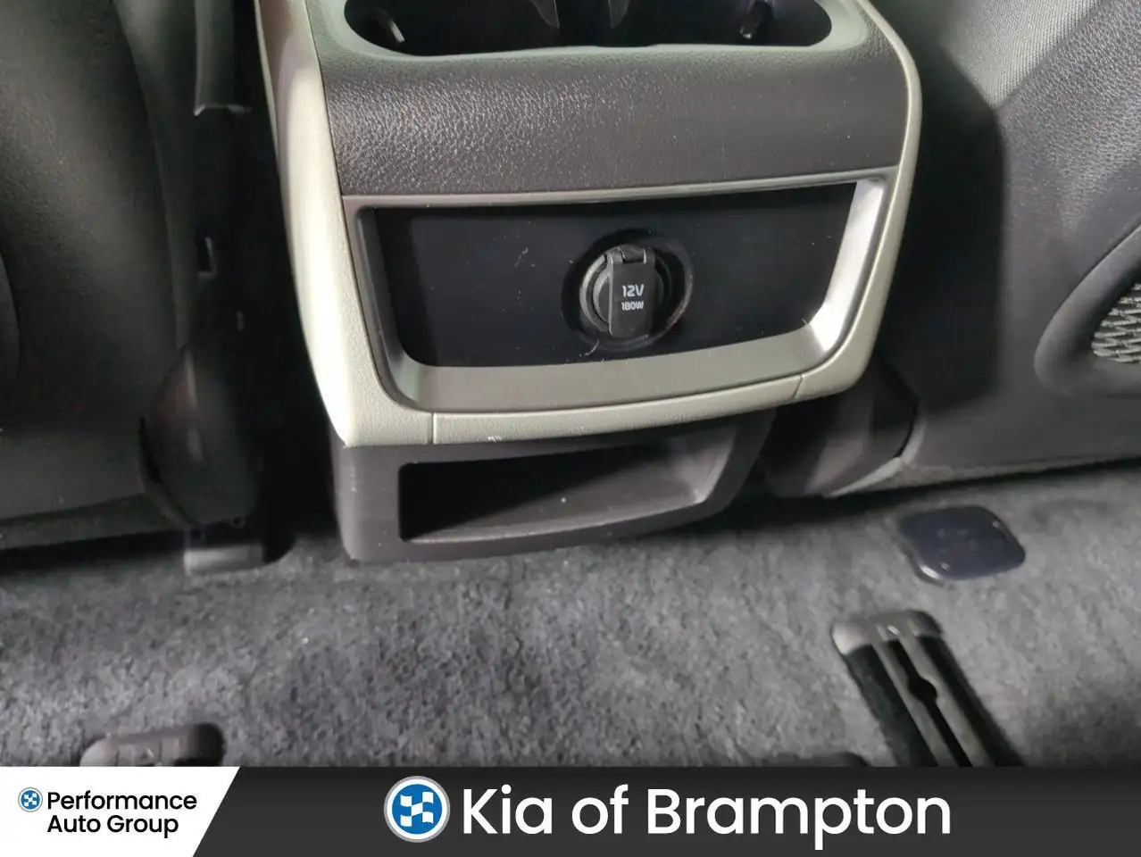 Kia Carnival снимка Kia Carnival