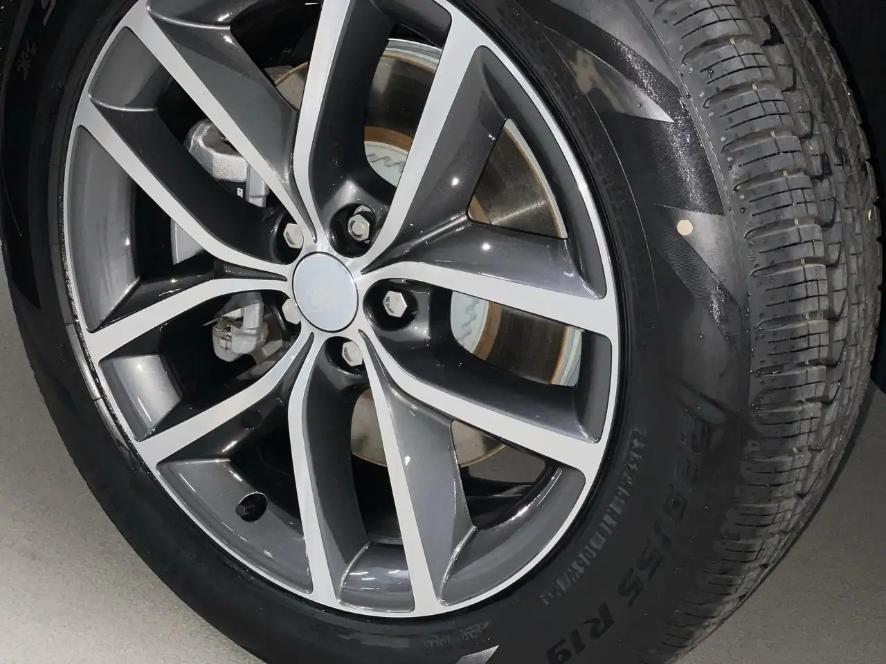 Land Rover Discovery Sport снимка Land Rover Discovery Sport