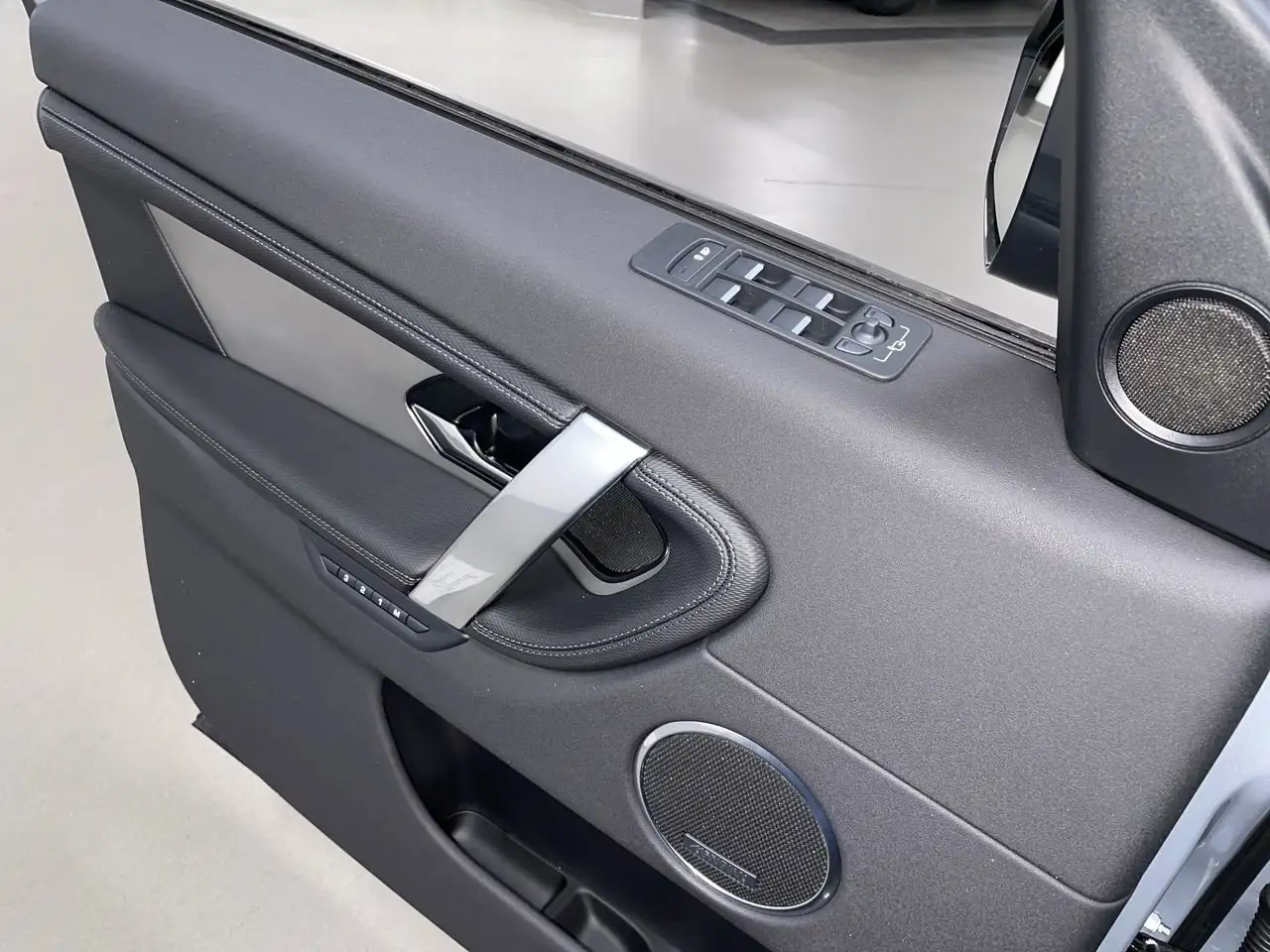 Land Rover Discovery Sport снимка Land Rover Discovery Sport