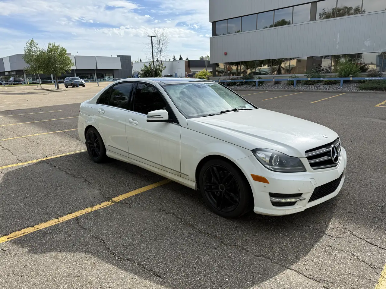 des-Benz C-Class снимка des-Benz C-Class