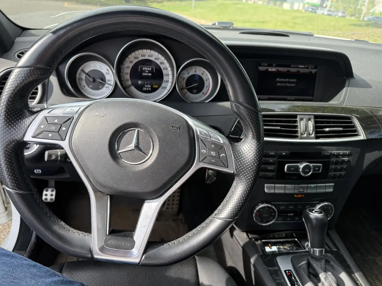des-Benz C-Class снимка des-Benz C-Class