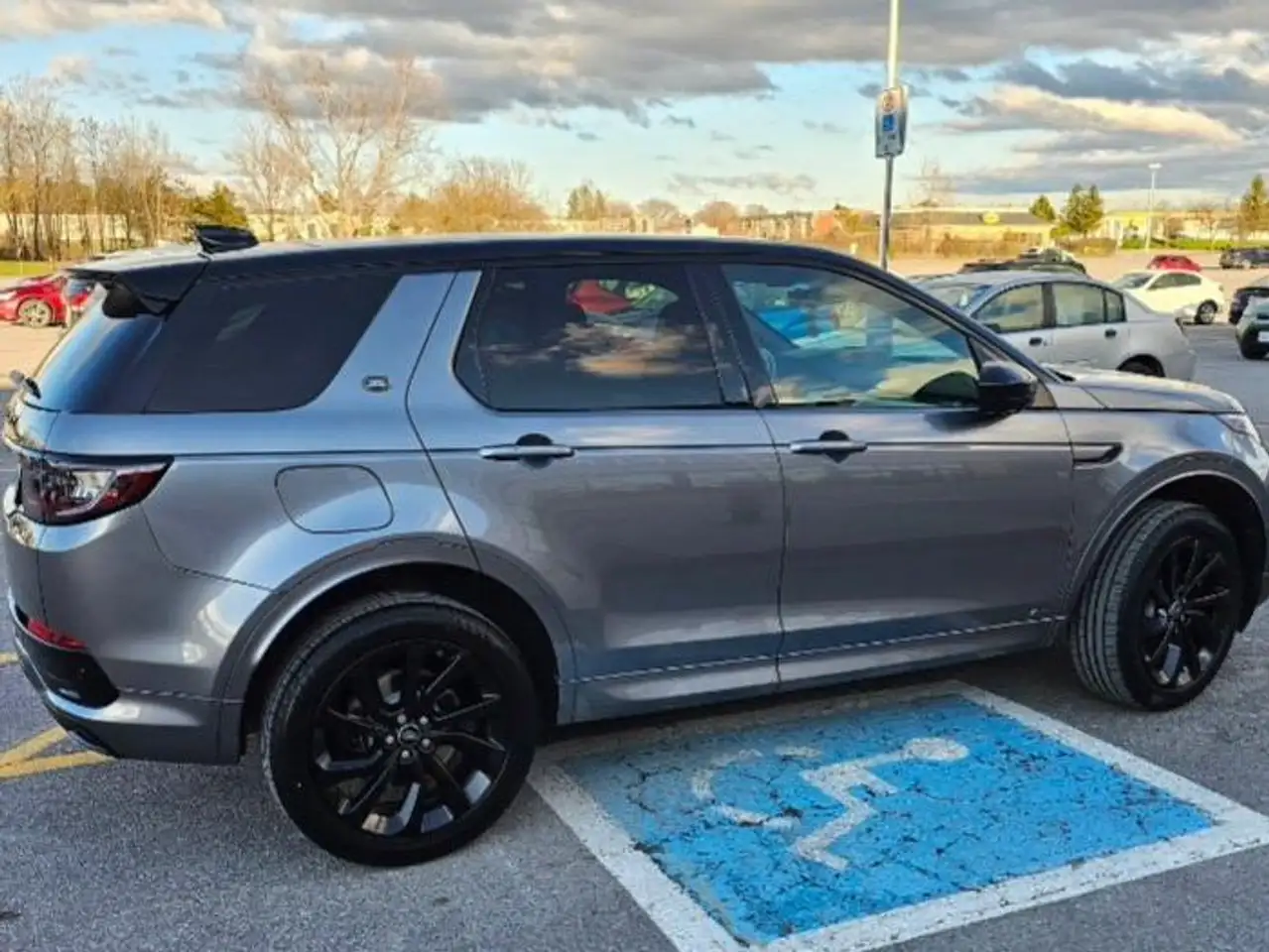 Land Rover Discovery Sport снимка Land Rover Discovery Sport