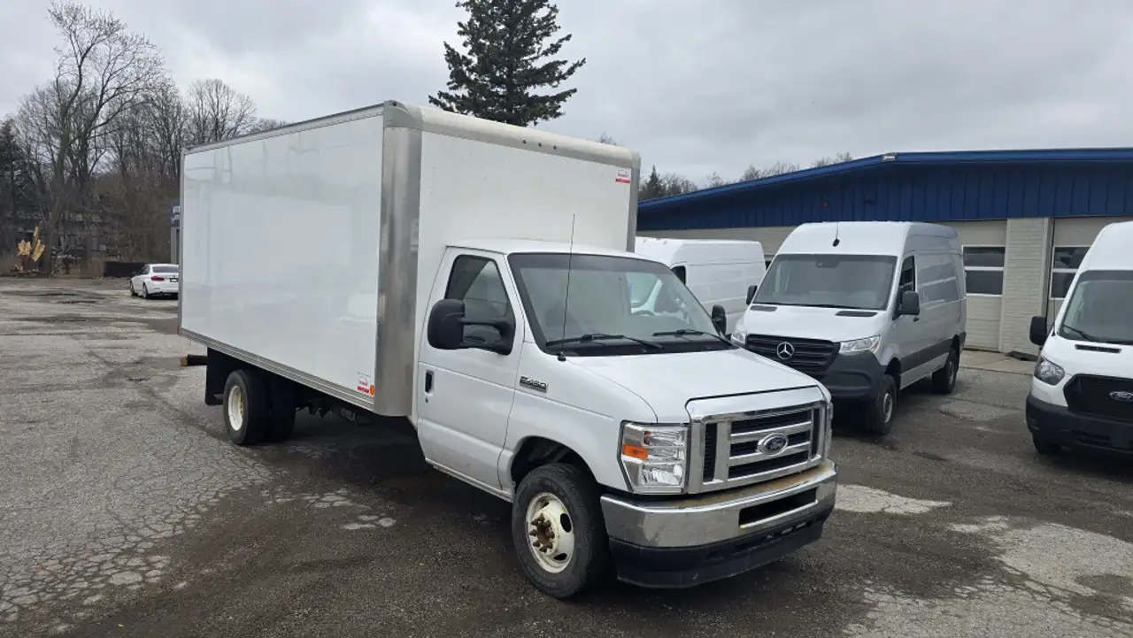 Ford E-450 photo Ford E-450
