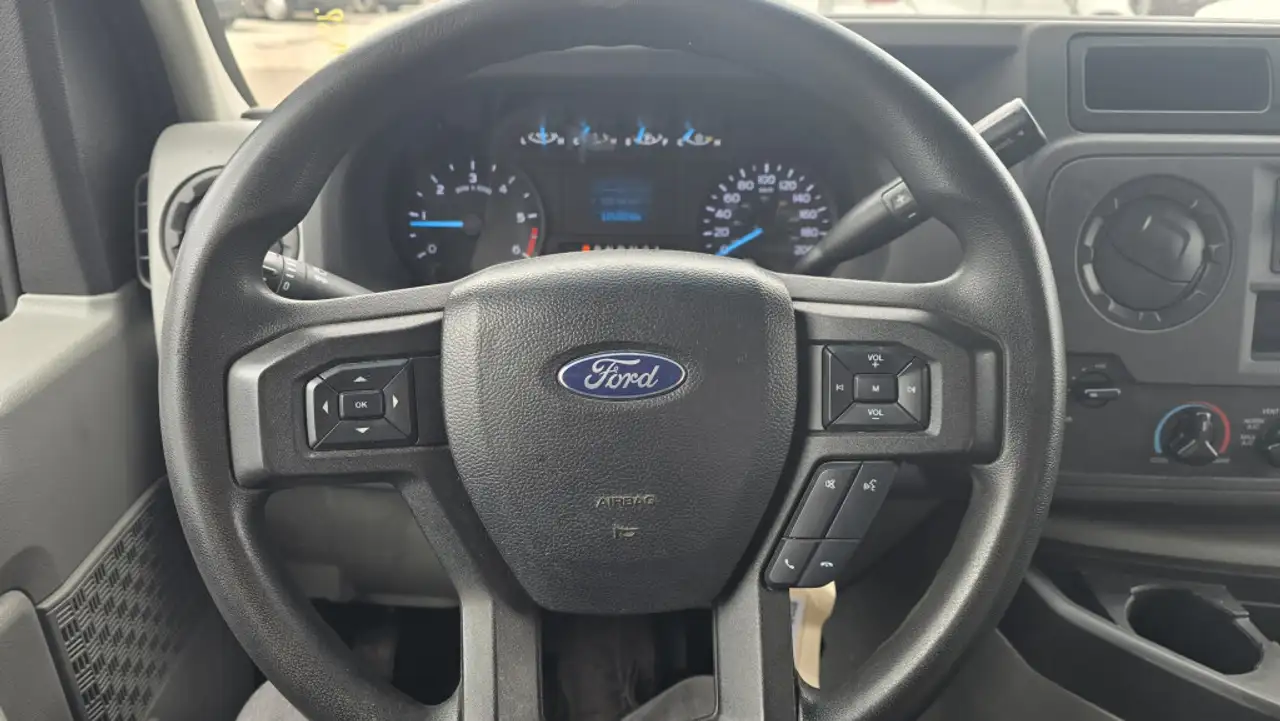 Ford E-450 photo Ford E-450