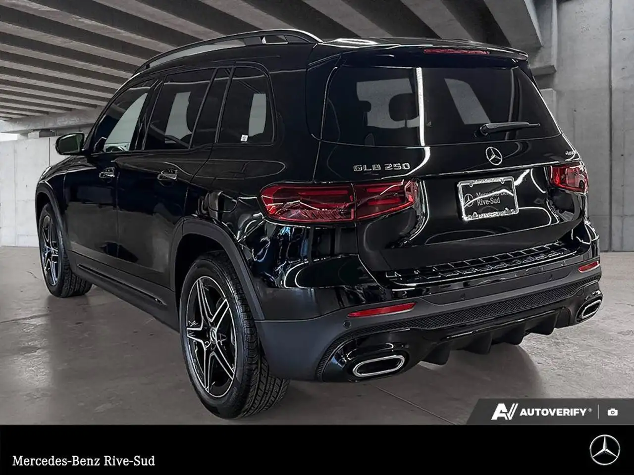 Mercedes-Benz GLB снимка Mercedes-Benz GLB