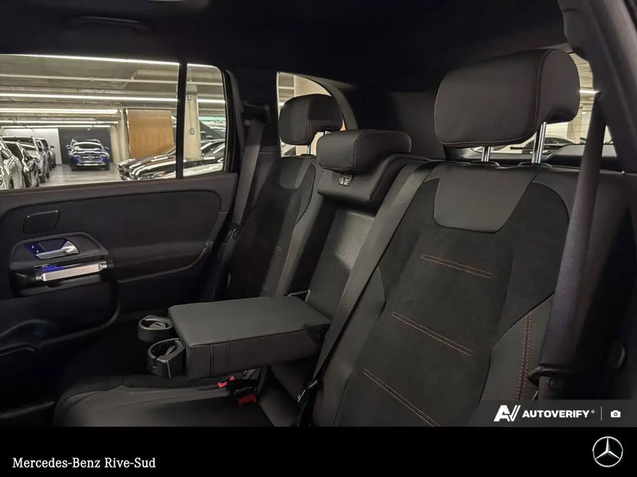 Mercedes-Benz GLB снимка Mercedes-Benz GLB