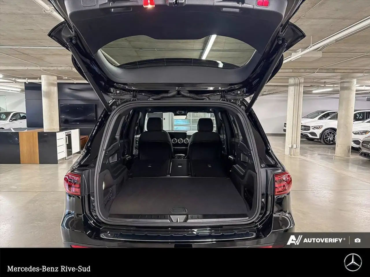 Mercedes-Benz GLB снимка Mercedes-Benz GLB
