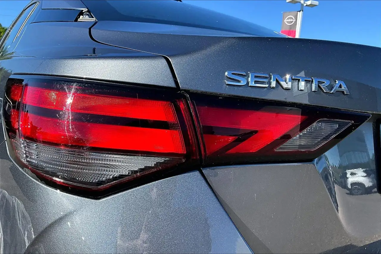 Nissan Sentra fotografie Nissan Sentra
