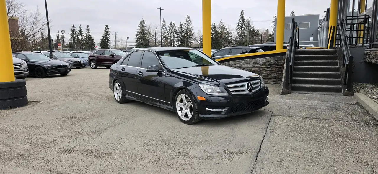 Mercedes-Benz C-Class снимка Mercedes-Benz C-Class