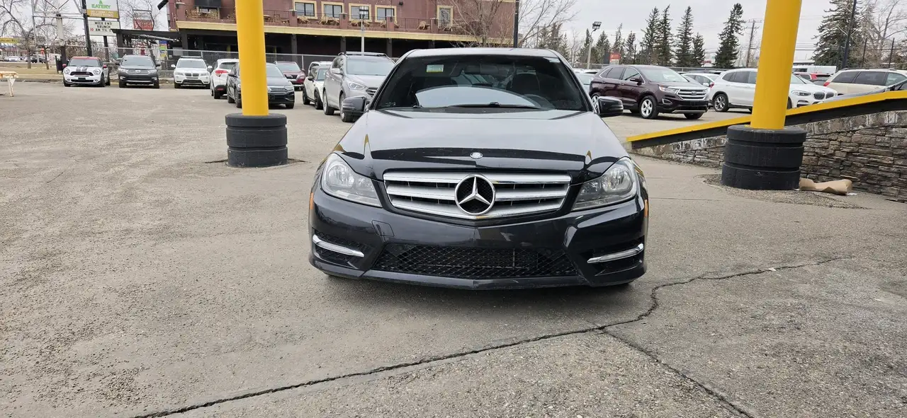 Mercedes-Benz C-Class снимка Mercedes-Benz C-Class