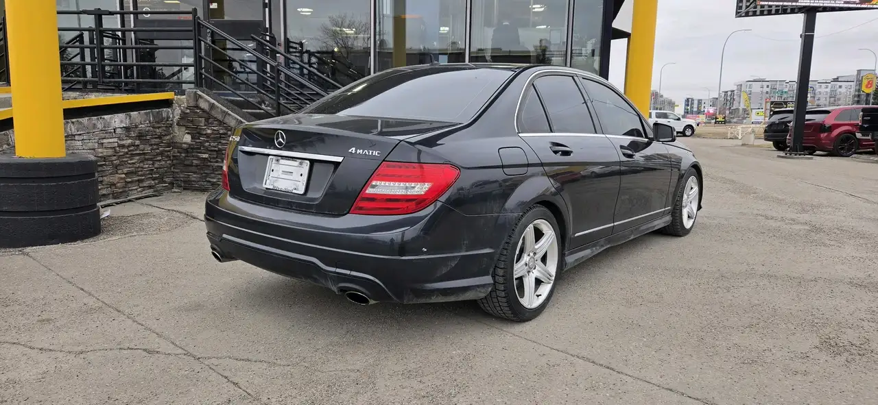 Mercedes-Benz C-Class снимка Mercedes-Benz C-Class