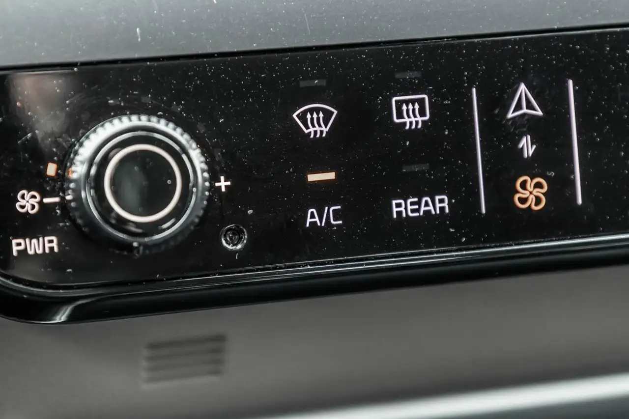 Kia Carnival снимка Kia Carnival
