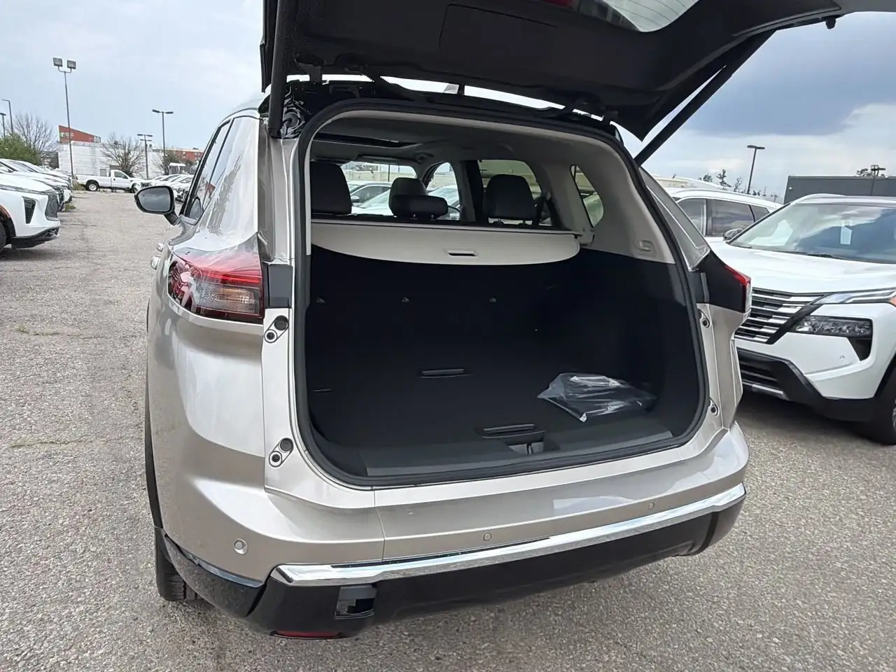 Nissan Rogue снимка Nissan Rogue