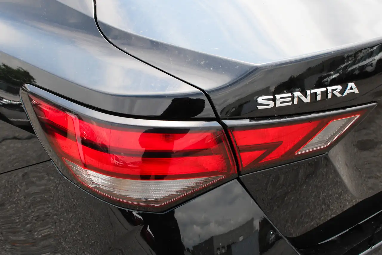Nissan Sentra снимка Nissan Sentra