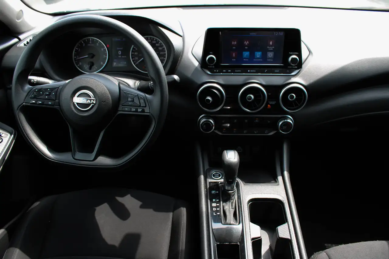 Nissan Sentra снимка Nissan Sentra
