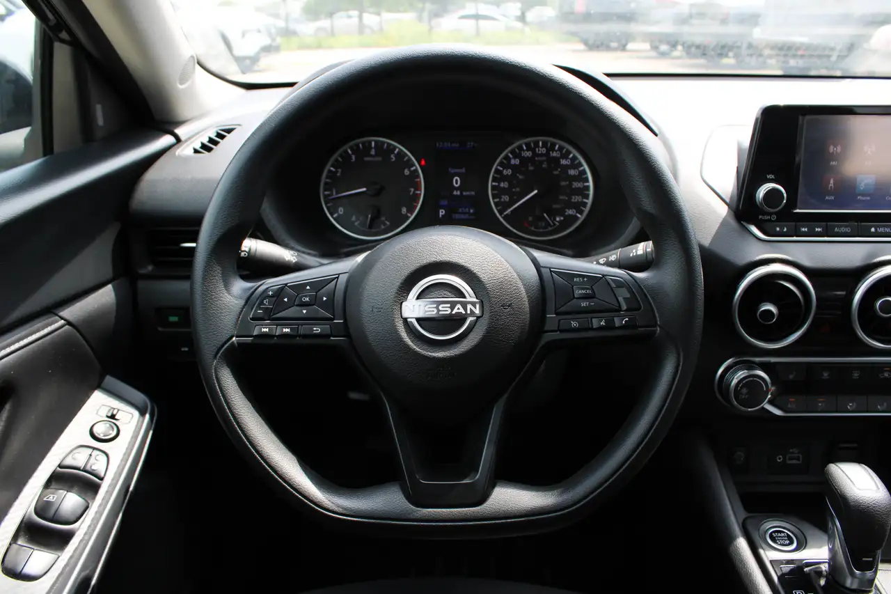 Nissan Sentra снимка Nissan Sentra