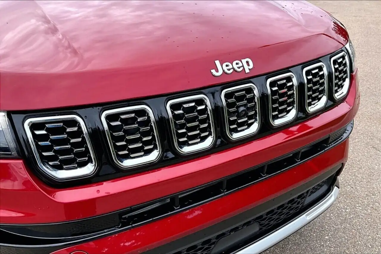 Jeep Compass photo Jeep Compass