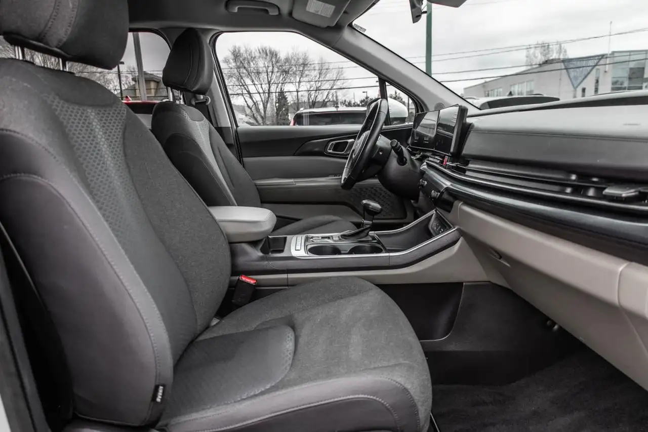 Kia Carnival снимка Kia Carnival