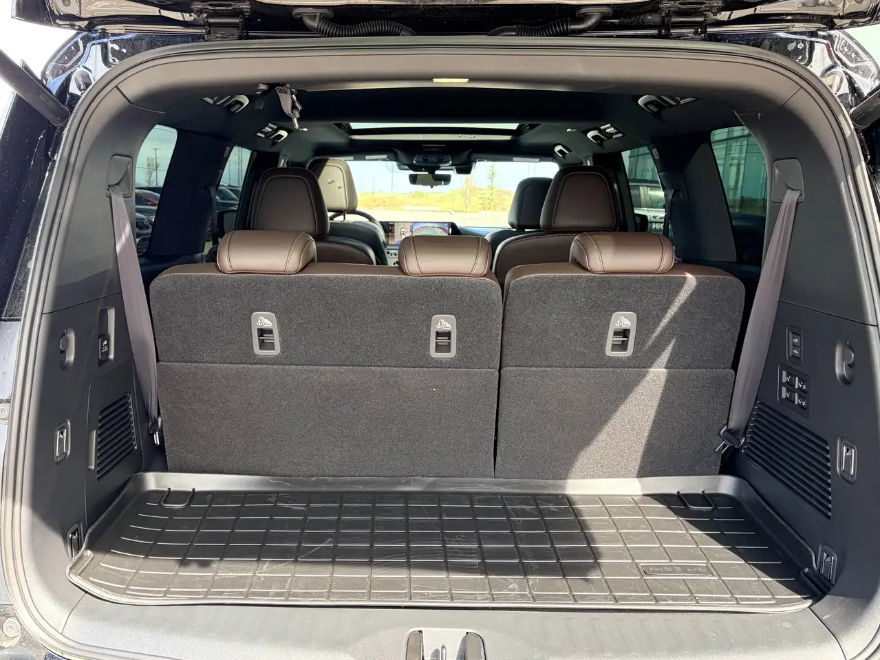 Nissan Armada photo Nissan Armada