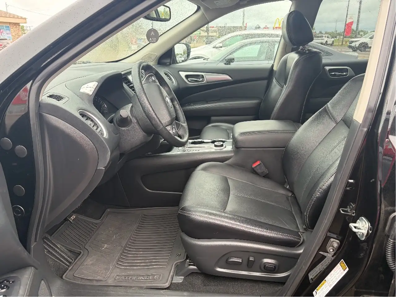 Nissan Pathfinder photo Nissan Pathfinder