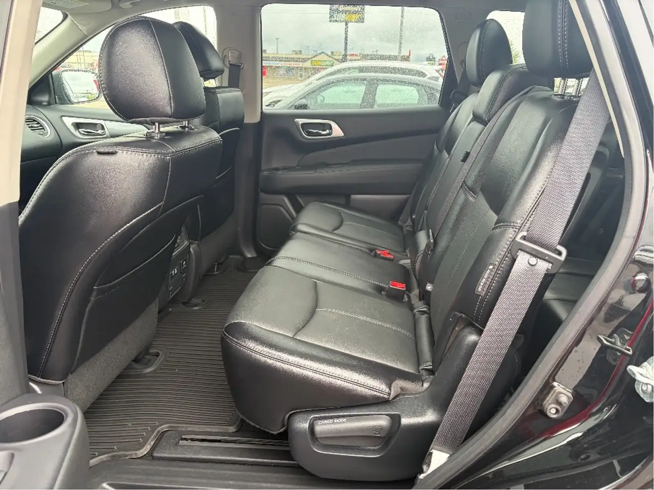 Nissan Pathfinder photo Nissan Pathfinder