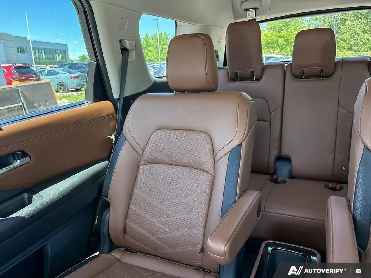 Nissan Pathfinder photo Nissan Pathfinder