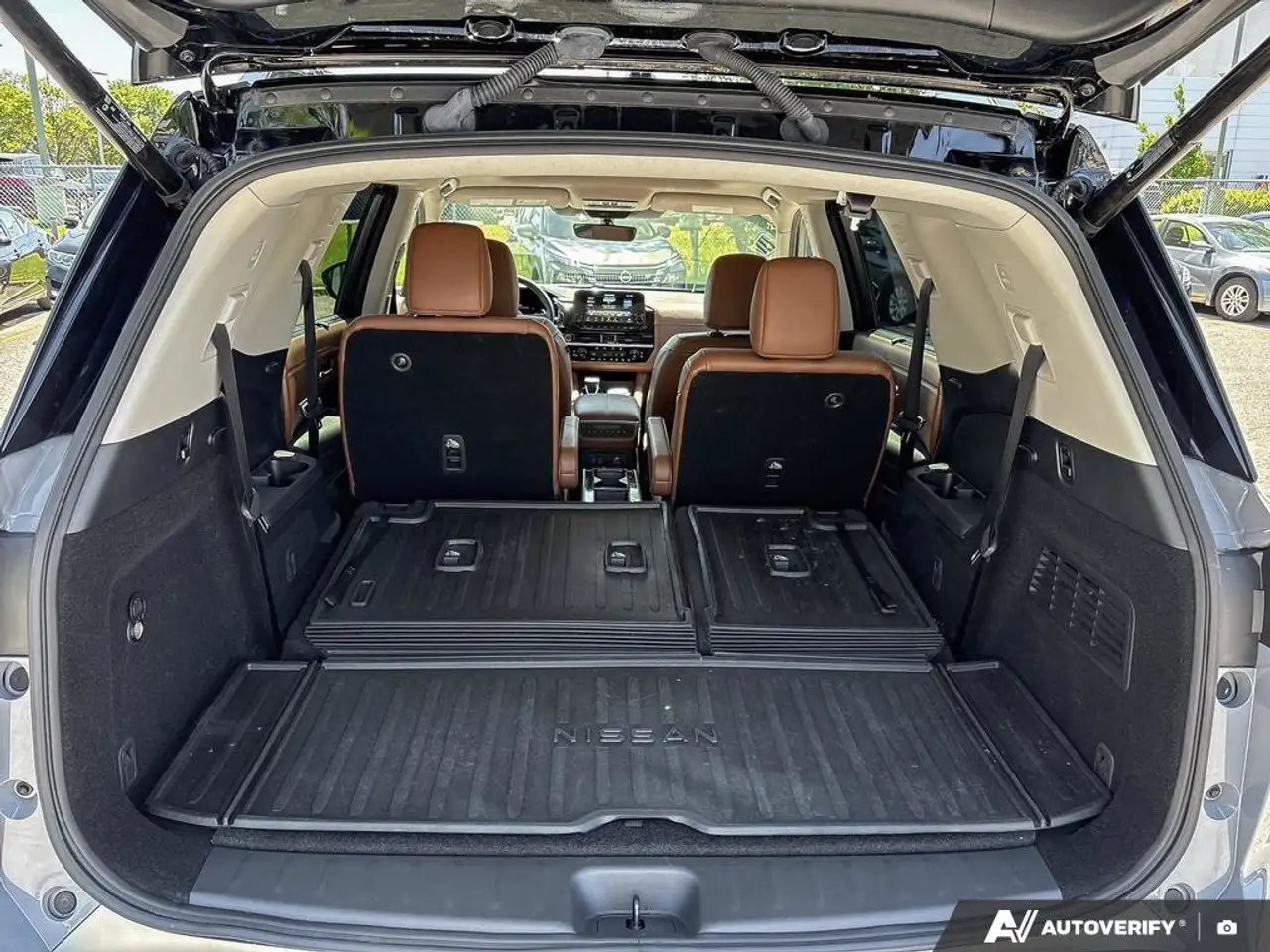Nissan Pathfinder photo Nissan Pathfinder