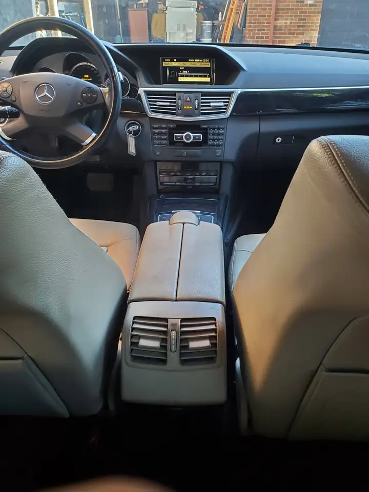 Mercedes-Benz E-Class photo Mercedes-Benz E-Class