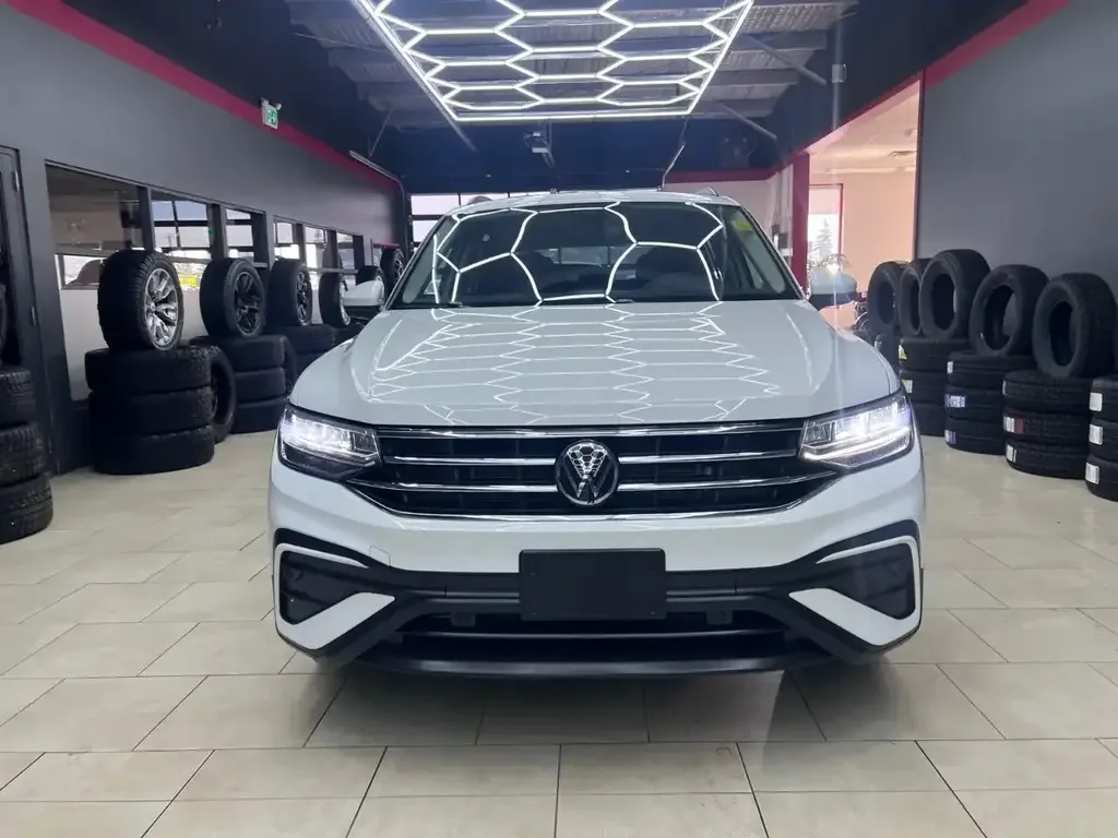 Volkswagen Tiguan снимка Volkswagen Tiguan