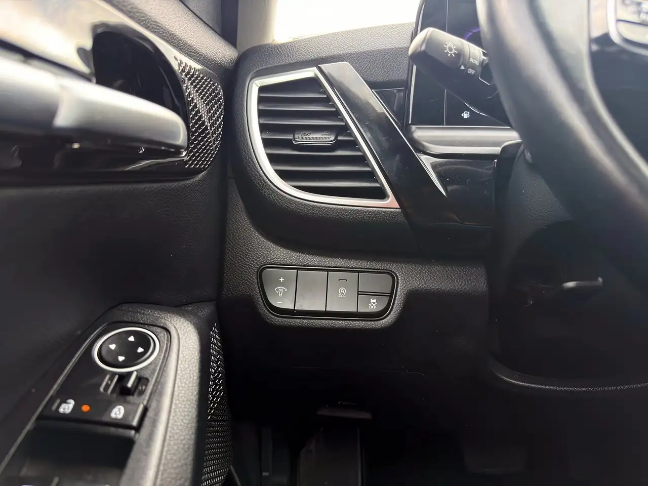 Kia Seltos снимка Kia Seltos