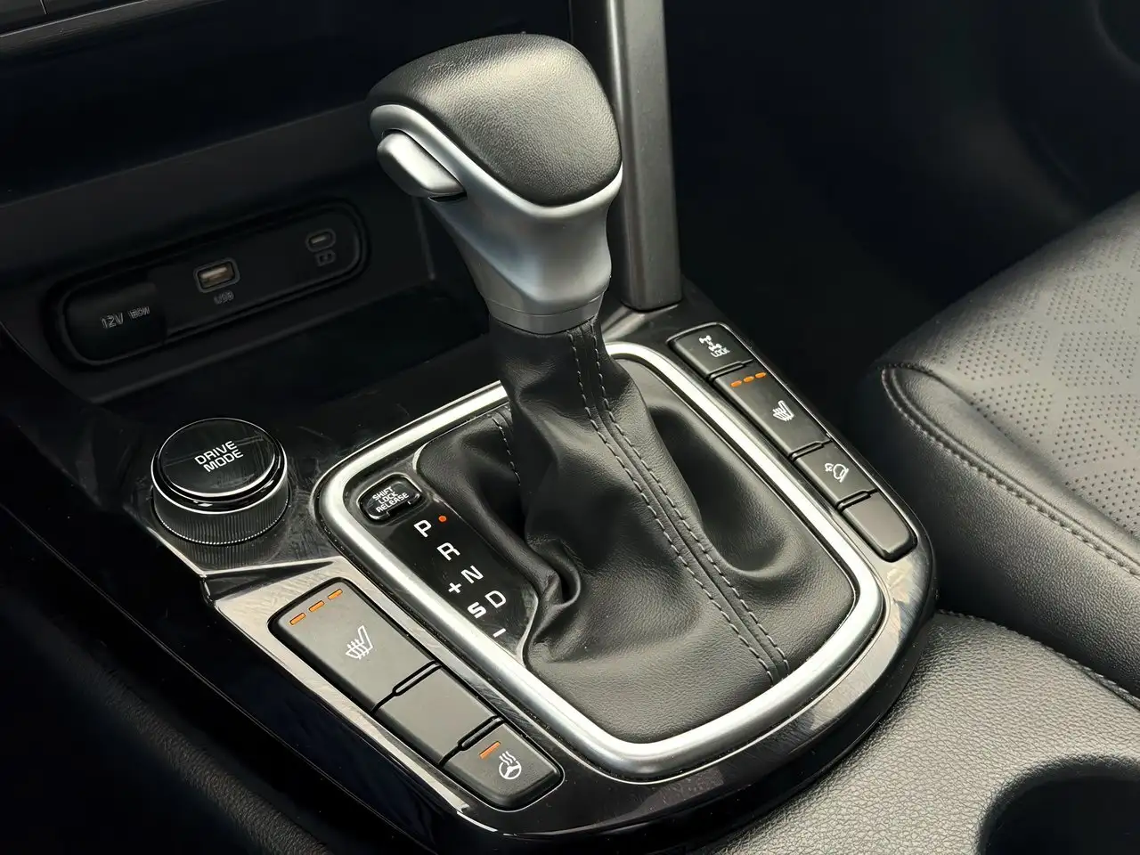 Kia Seltos снимка Kia Seltos