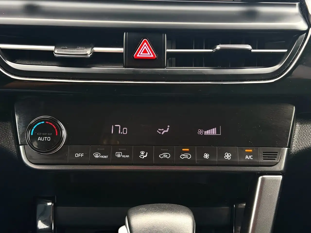 Kia Seltos снимка Kia Seltos
