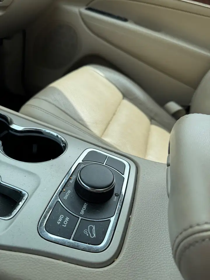 Jeep Grand Cherokee photo Jeep Grand Cherokee