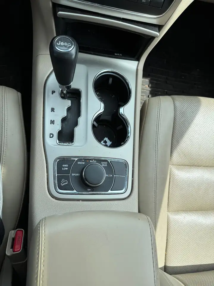 Jeep Grand Cherokee photo Jeep Grand Cherokee