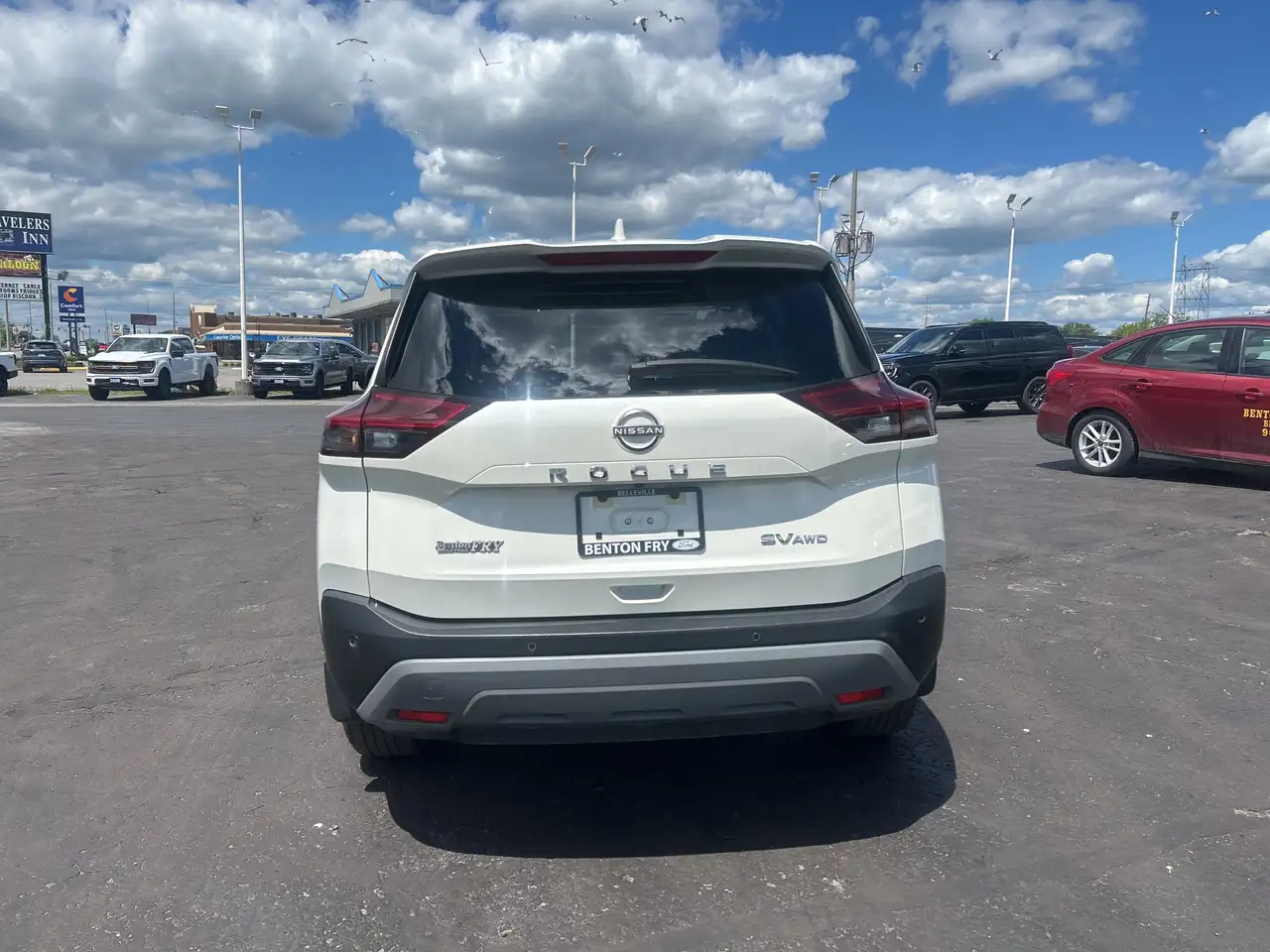 Nissan Rogue снимка Nissan Rogue